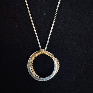 N114 - Avon Two Tone Circle Pendant Necklace 18" w/ Extender Signed